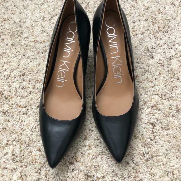 Calvin Klein - Picture 1 of 6